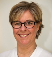Porträtt leende barnmorska Annika Neij, tema jul på jobbet