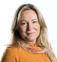 Porträttbild av Lotta Dellve.