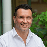 Enhetschefen Adnan Jasarevic, Luddö äldreboende