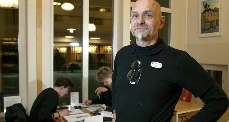 Per Englund, bibliotekarie på biblioteket i Vårgårda.
