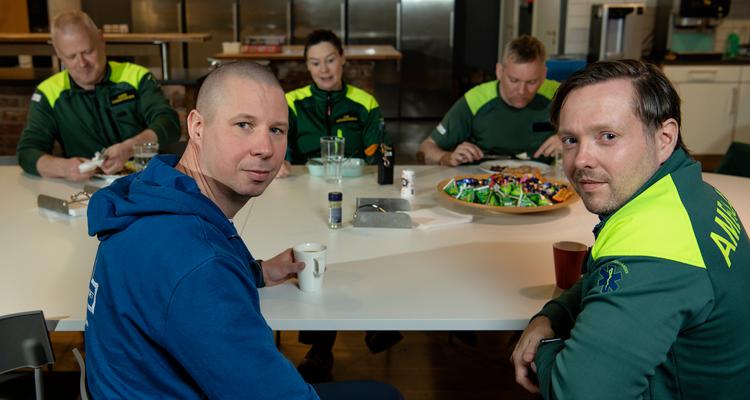 Nicklas Modig ambulanssjuksköterska och skyddsombud och Daniel Landén ambulanssjuksköterska och inre befäl.