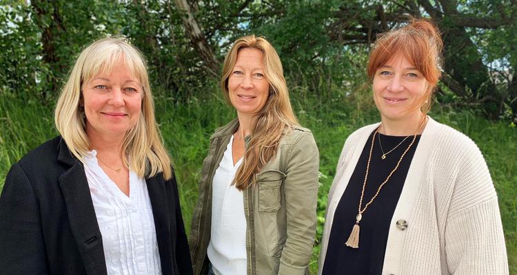 Halvporträtt utomhus på Cecilia Janson, Jessica Mellerhav och Lina Tannerfalk Wiberg.