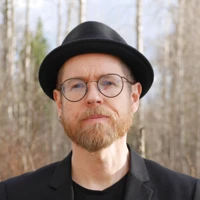Professor Christian Ståhl har gått igenom forskning om hur man kan jobba med arbetsmiljön.