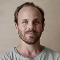 Porträttbild Niklas Eriksson.