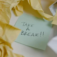 En post-it-lapp med texten take a break.